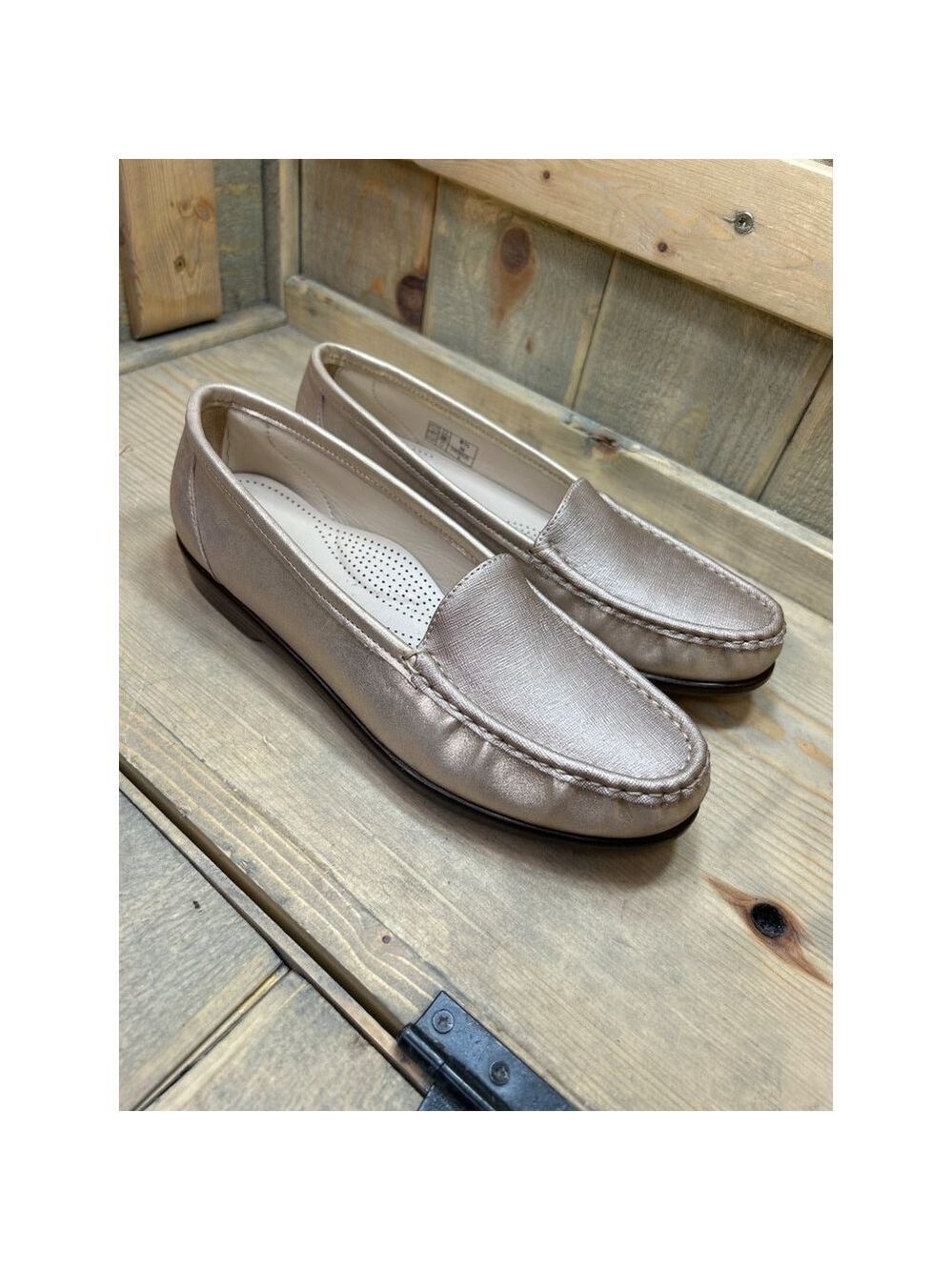 8.5N SAS Metallic Gold Leather Slip On Loafer Shoes Womens - Picture 2 of 7